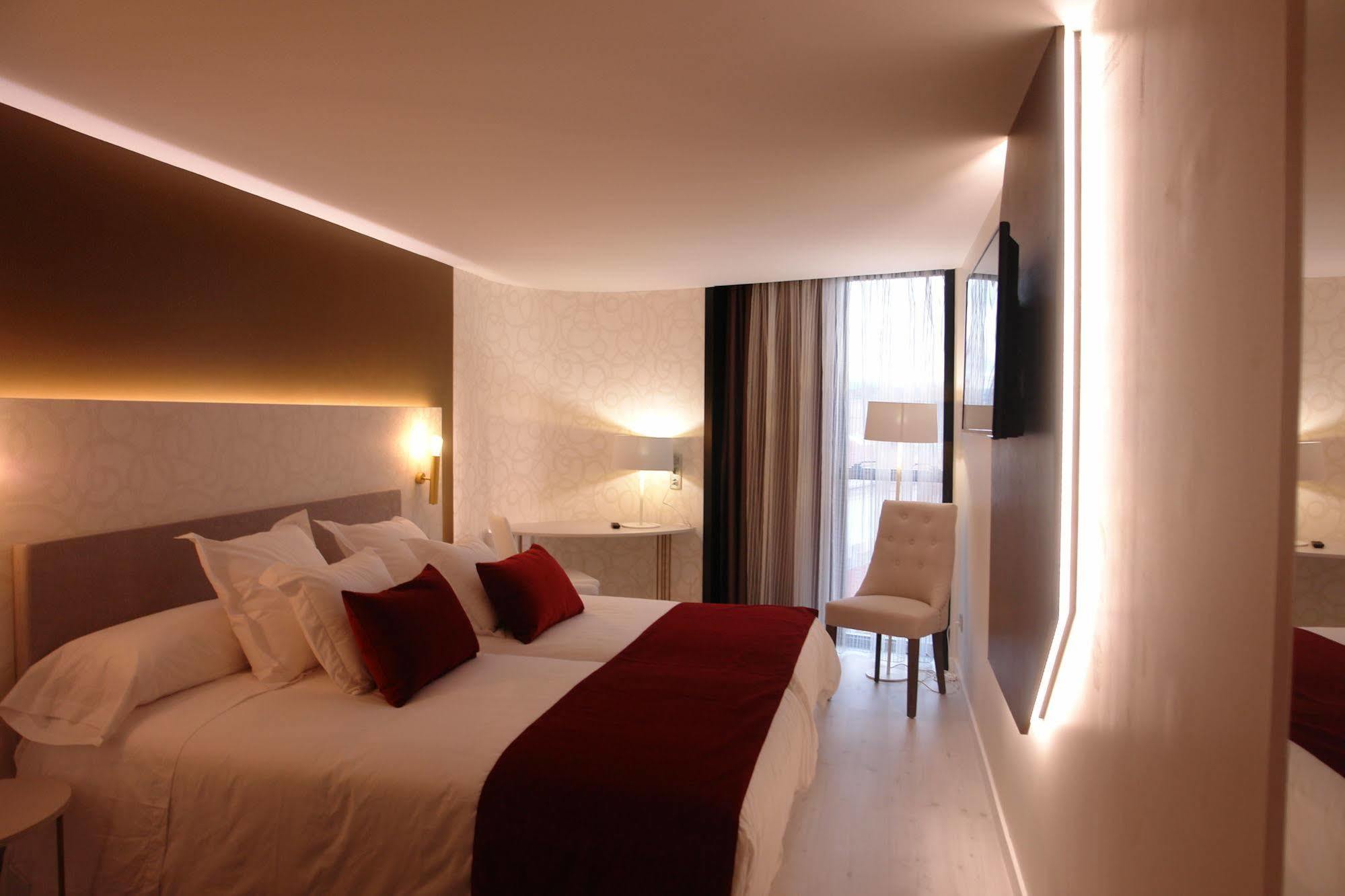 Hotel Cardenal Monforte De Lemos Εξωτερικό φωτογραφία