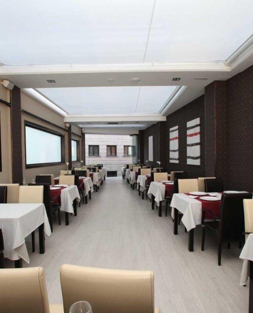 Hotel Cardenal Monforte De Lemos Εξωτερικό φωτογραφία